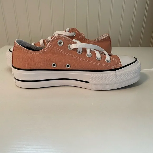 Converse Chuck Taylor Platform Sneaker - Picture 4 of 5